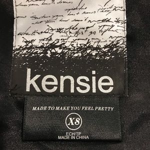 Kenzie Faux Fur vest w/zip trim. xs.